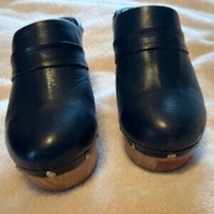 Aldo Size 7 black wooden heeled clogs